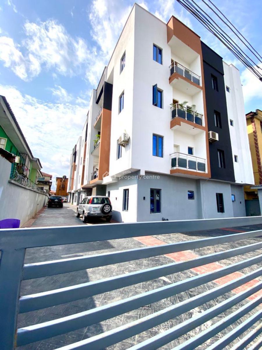 3bedroom Serviced Apartment with Smart Lock, in Aguda Surulere per Day, Oladimeji Street, Surulere, Lagos, Flat / Apartment for Rent
