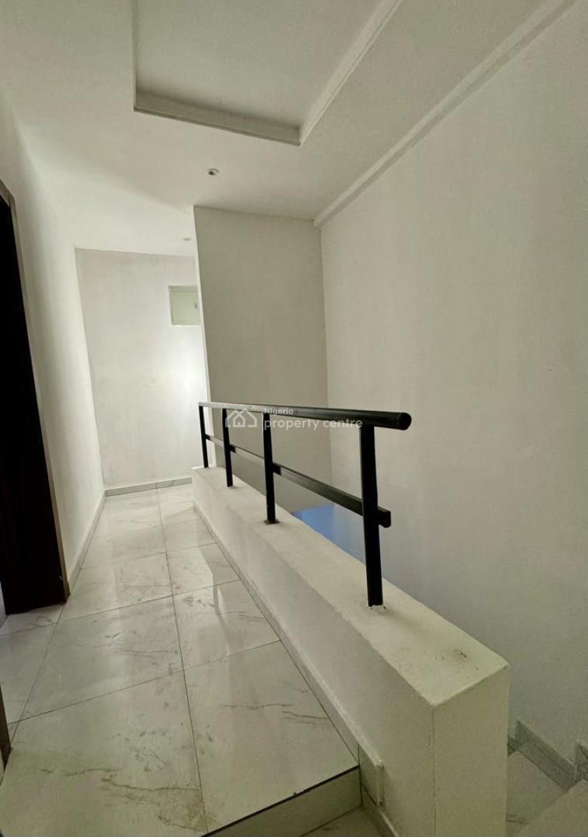 a Serviced 3 Bedroom Maisonette with Bq All Rooms En-suite, Lekki Phase 1, Lekki, Lagos, Flat / Apartment for Rent