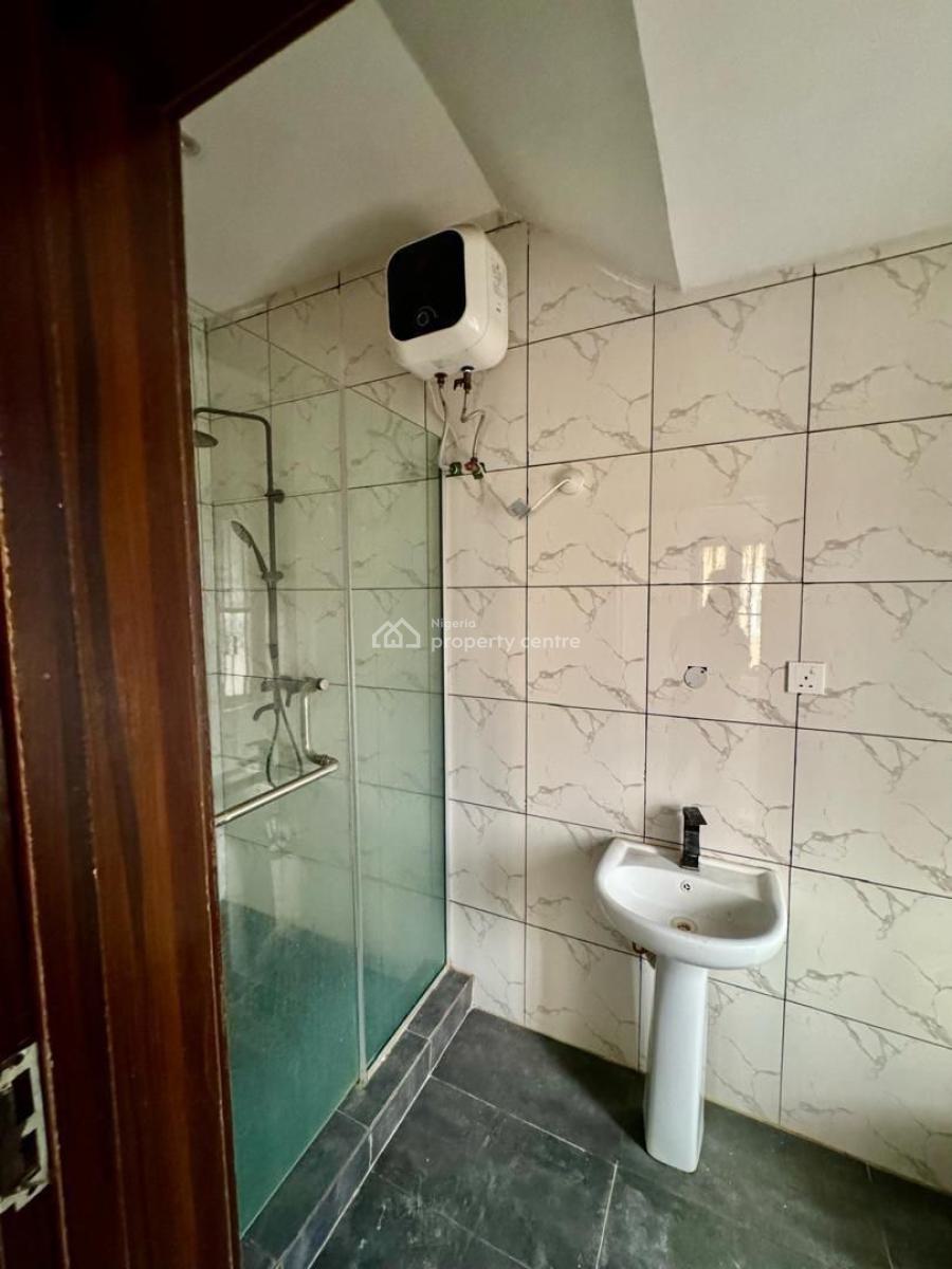 a Serviced 3 Bedroom Maisonette with Bq All Rooms En-suite, Lekki Phase 1, Lekki, Lagos, Flat / Apartment for Rent