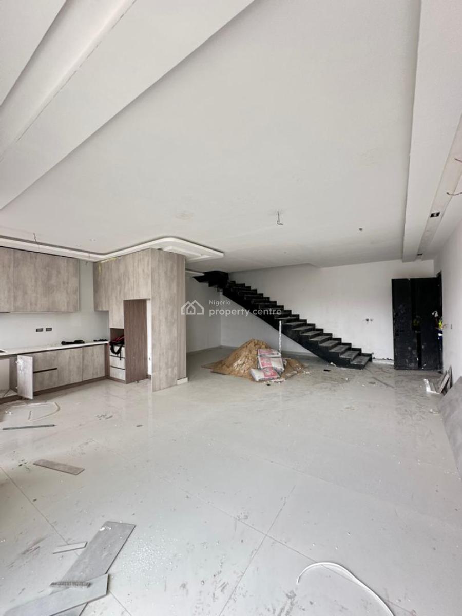 Spacious 2 Bedroom Apartment with Gym and Elevator, Lekki Phase 1, Lekki, Lagos, Flat / Apartment for Sale