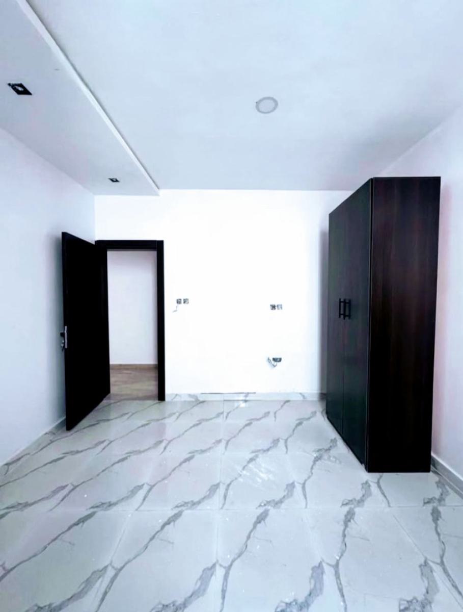 3 Units of Well Maintained 3 Bedrooms Apartment, Lekki Phase 1, Lekki, Lagos, Flat / Apartment for Rent