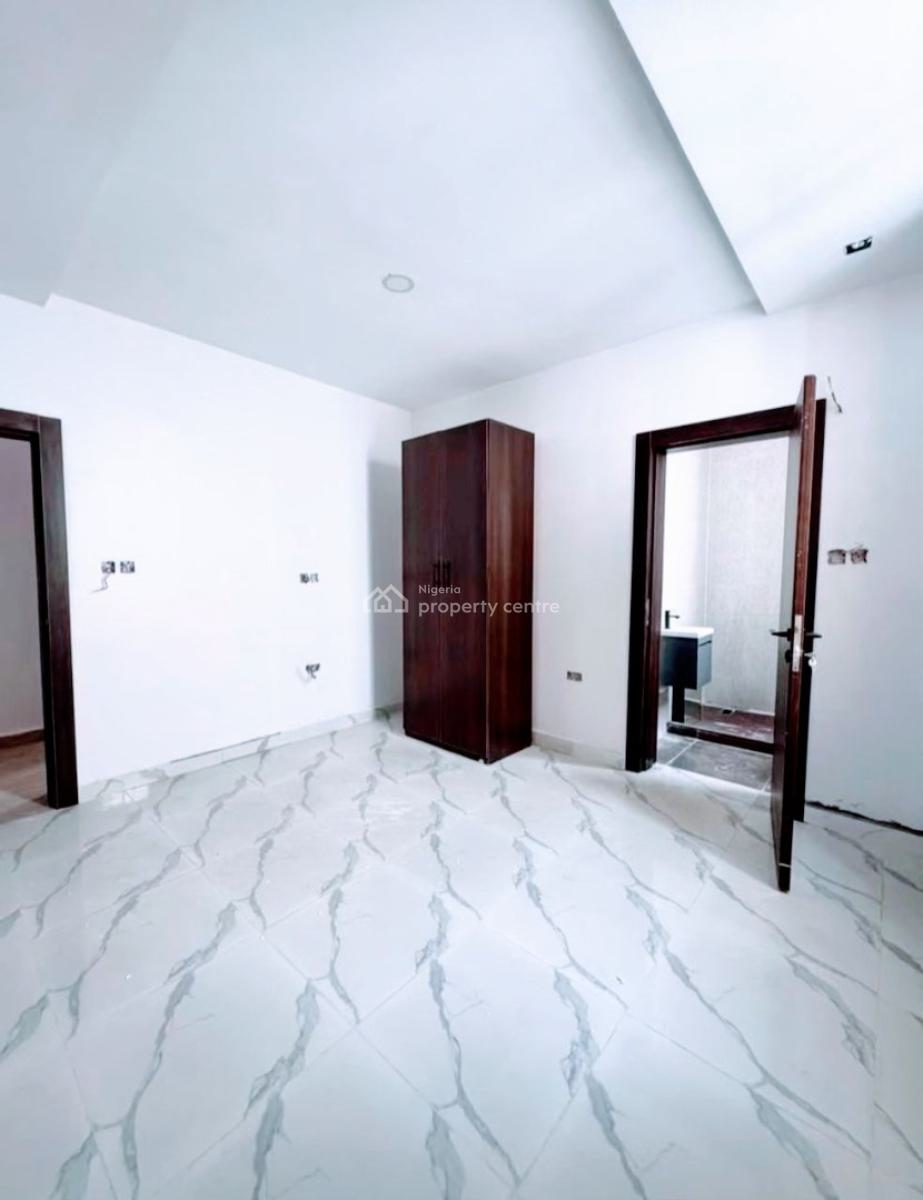 3 Units of Well Maintained 3 Bedrooms Apartment, Lekki Phase 1, Lekki, Lagos, Flat / Apartment for Rent