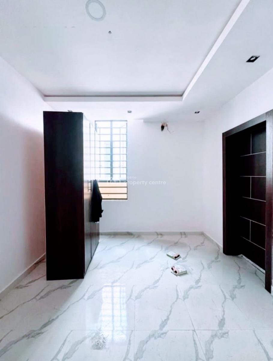 3 Units of Well Maintained 3 Bedrooms Apartment, Lekki Phase 1, Lekki, Lagos, Flat / Apartment for Rent