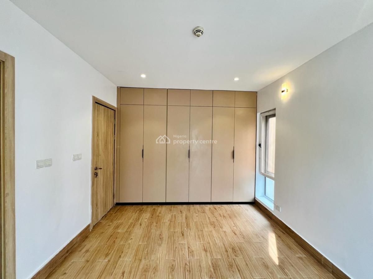 Exclusive Fully Serviced 3 Bedroom Top Floor with an Elevator, Pool/gym, Lekki Phase 1, Lekki, Lagos, House for Rent