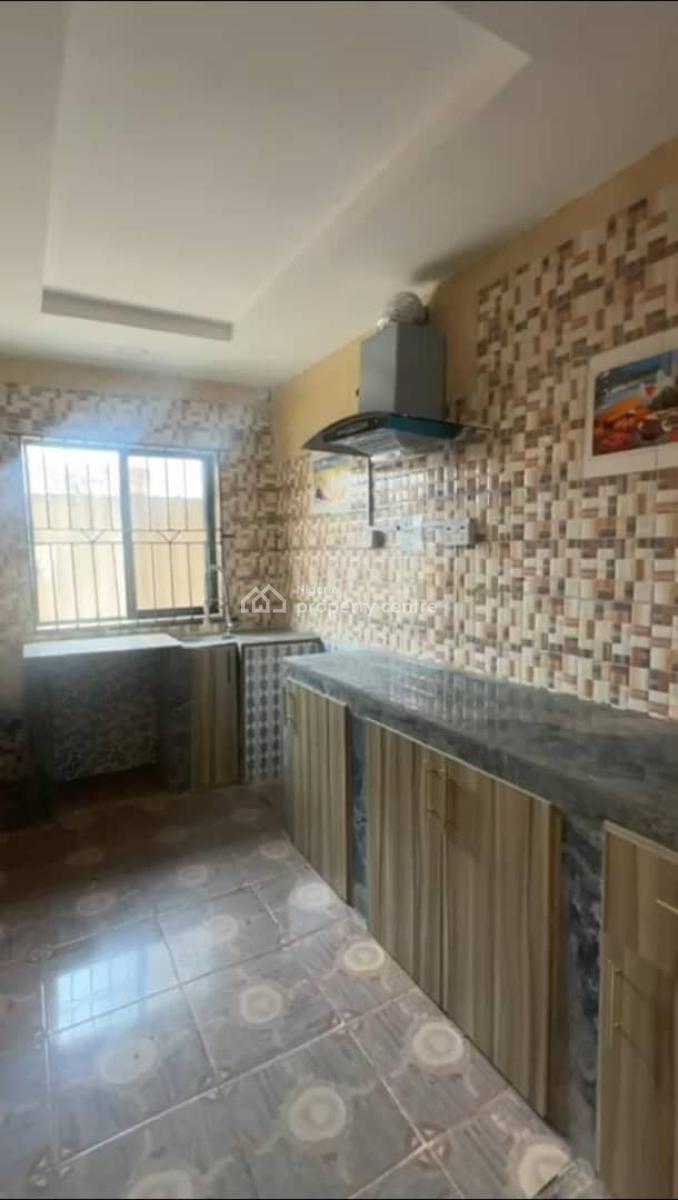 Lovely 3 Bedroom Flat, Ogunsami Off Shaki Crescent, Aguda, Surulere, Lagos, Flat / Apartment for Rent