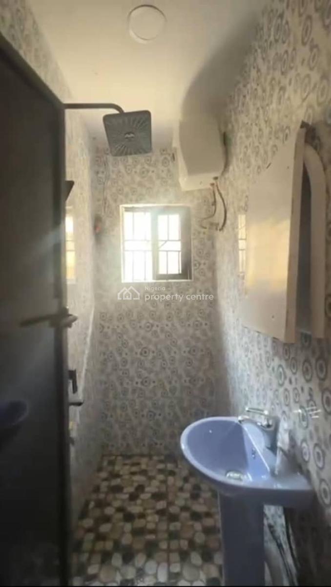 Lovely 3 Bedroom Flat, Ogunsami Off Shaki Crescent, Aguda, Surulere, Lagos, Flat / Apartment for Rent