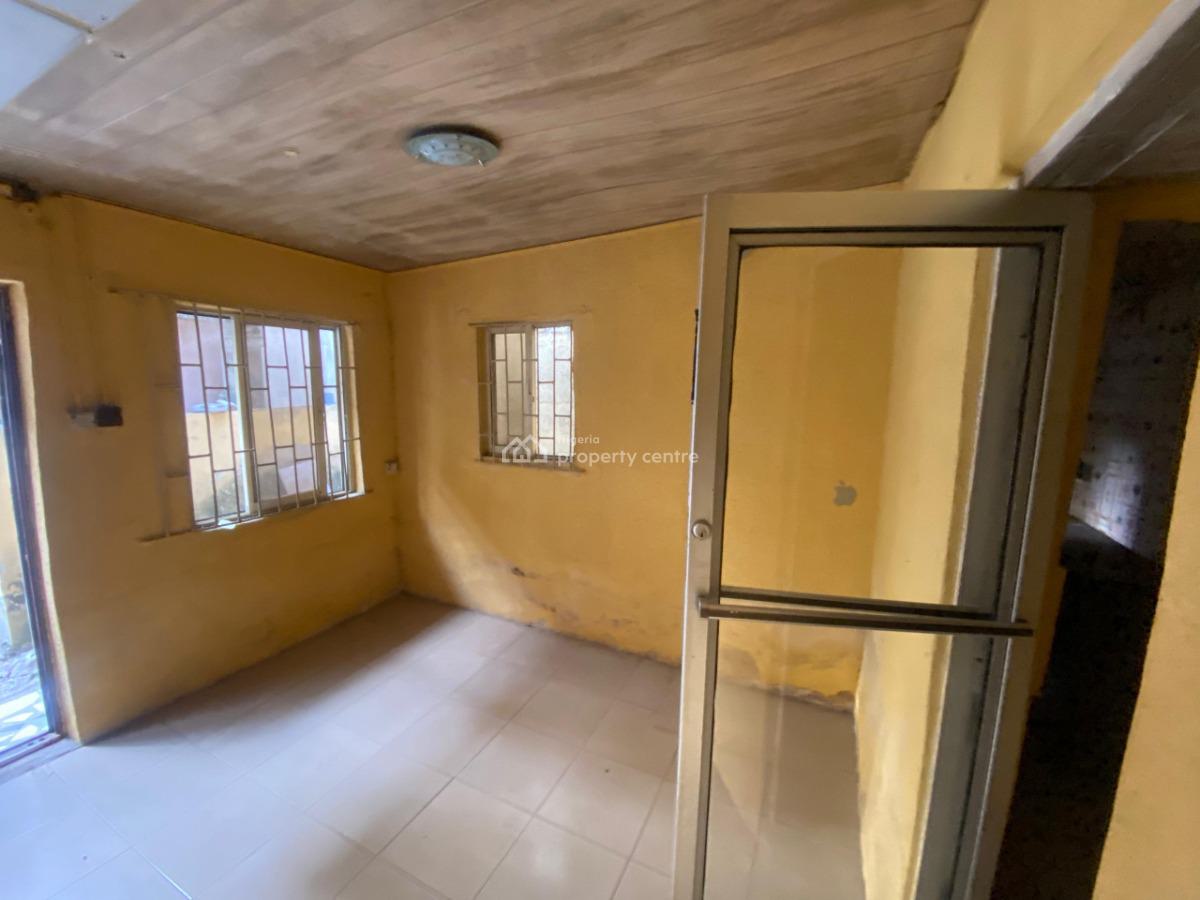 Mini-flat for Office Space, Montgomery, Yaba, Lagos, Commercial Property for Rent