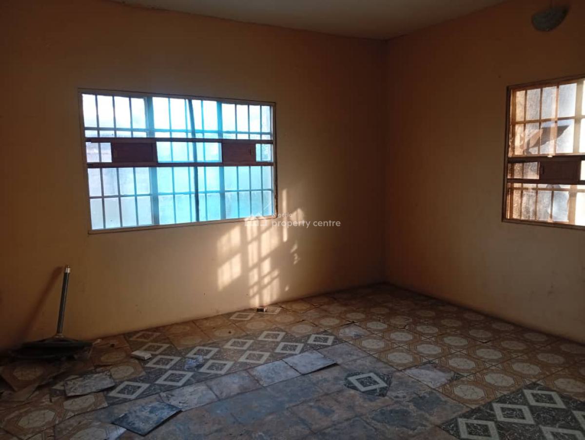 3-bedroom Flat, Off Ayanwale Street., Ikotun, Lagos, Flat / Apartment for Rent