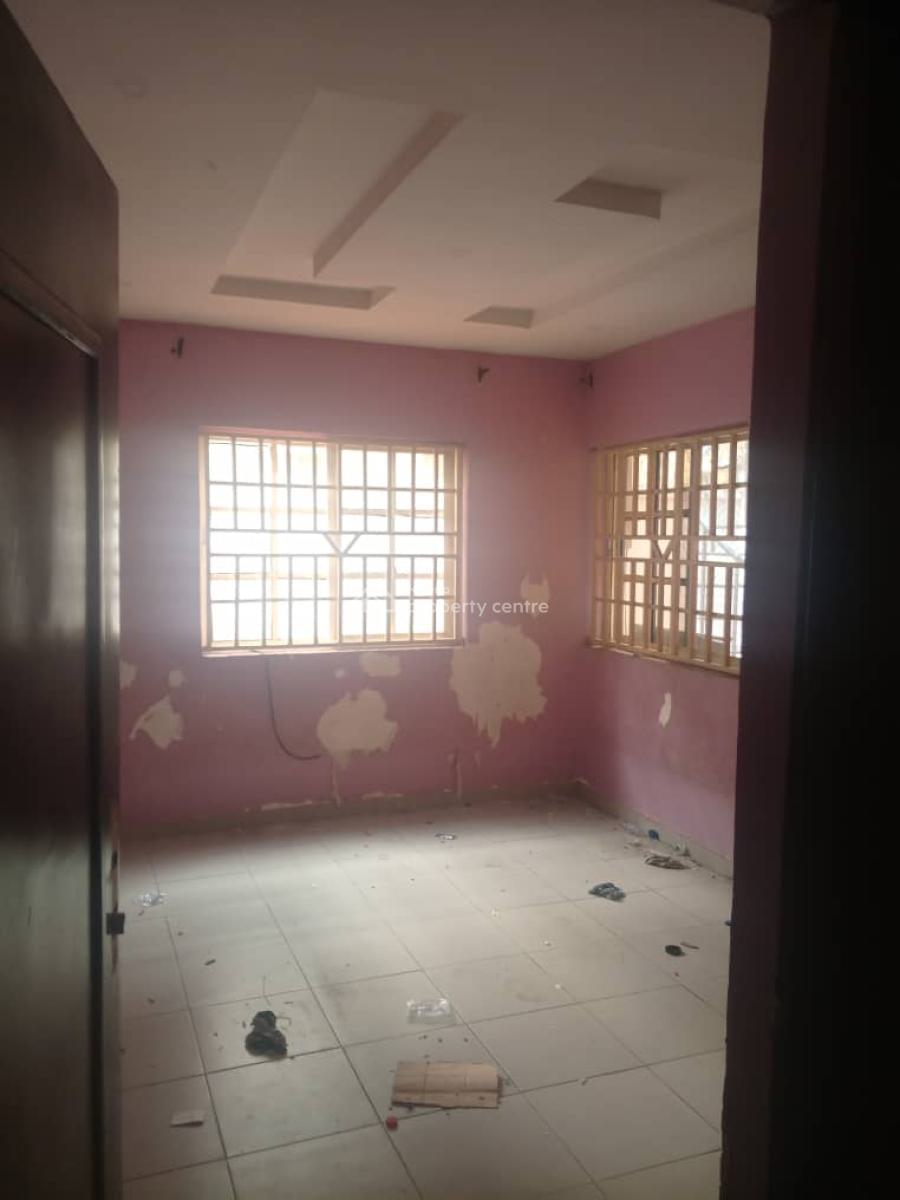 3 Bedroom Flat 3 Toilets, Gra Phase 1, Magodo, Lagos, Flat / Apartment for Rent