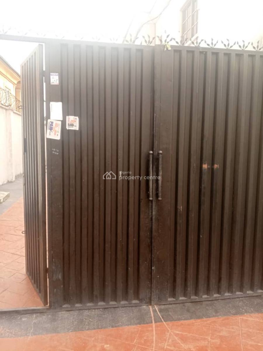 3 Bedroom Flat 3 Toilets, Gra Phase 1, Magodo, Lagos, Flat / Apartment for Rent