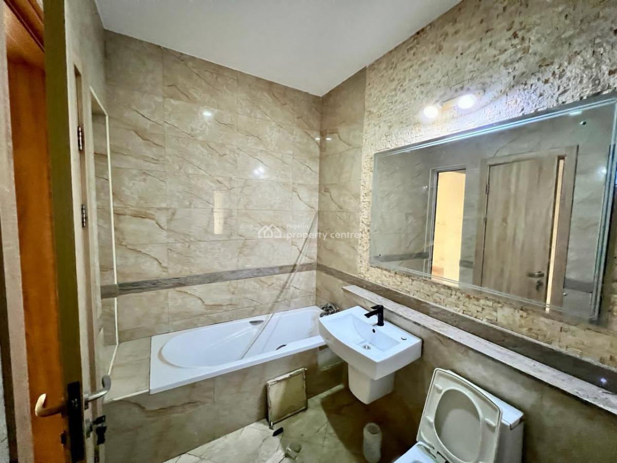 3 Bedroom Top Floor, Fully Serviced with an Elevator and Swimming Pool, Off Admiralty, Lekki Phase 1, Lekki, Lagos, Flat / Apartment for Rent