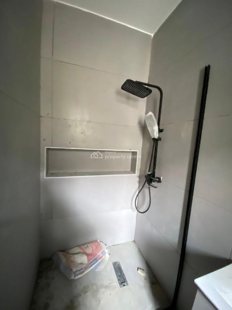 Spacious 2 Bedroom Serviced Apartment, Lekki Phase 1, Lekki, Lagos, Flat / Apartment for Sale