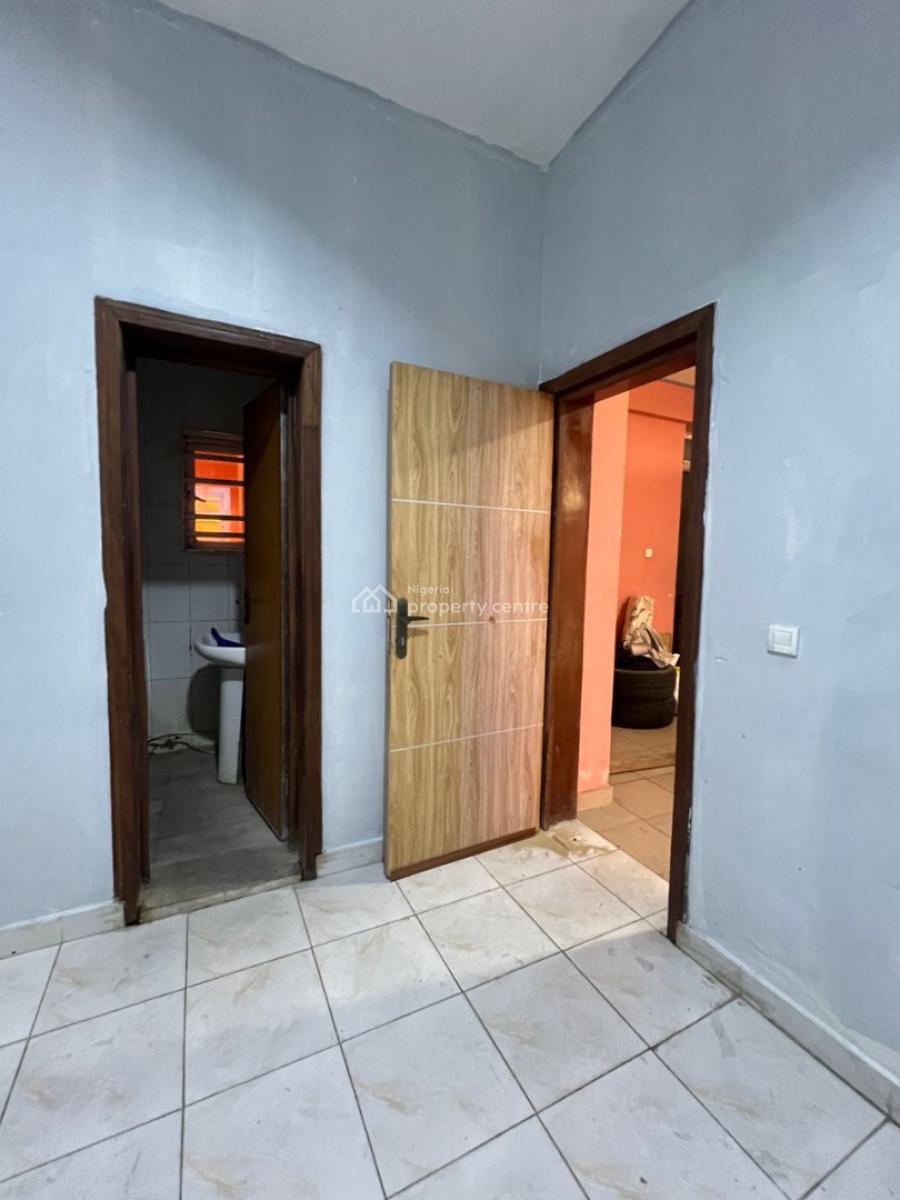 Spacious Room Downstairs, Chevron Alternative Route, Lekki, Lagos, Flat / Apartment for Rent