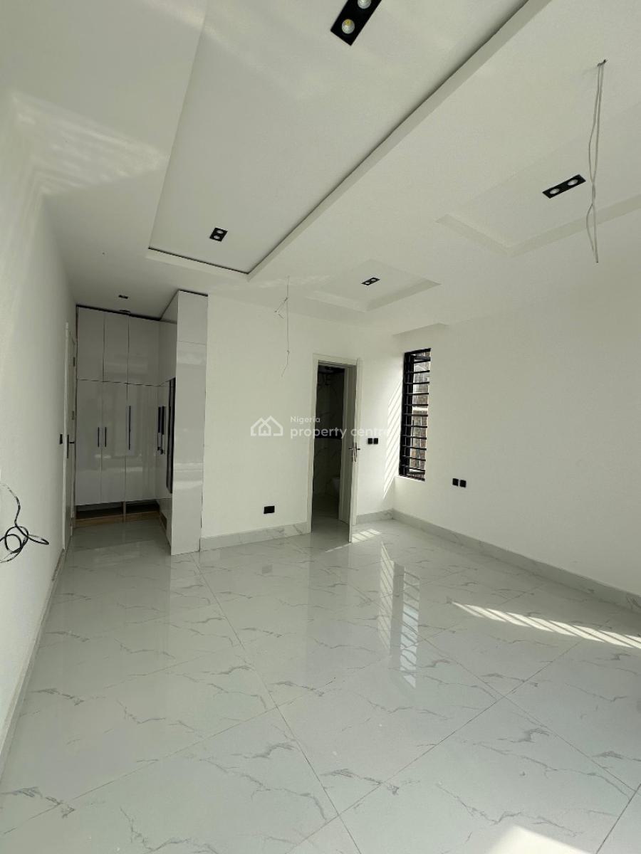 Well Finished 2 Bedroom Apartment, Off Freedom Way, Lekki Phase 1, Lekki, Lagos, Flat / Apartment for Sale