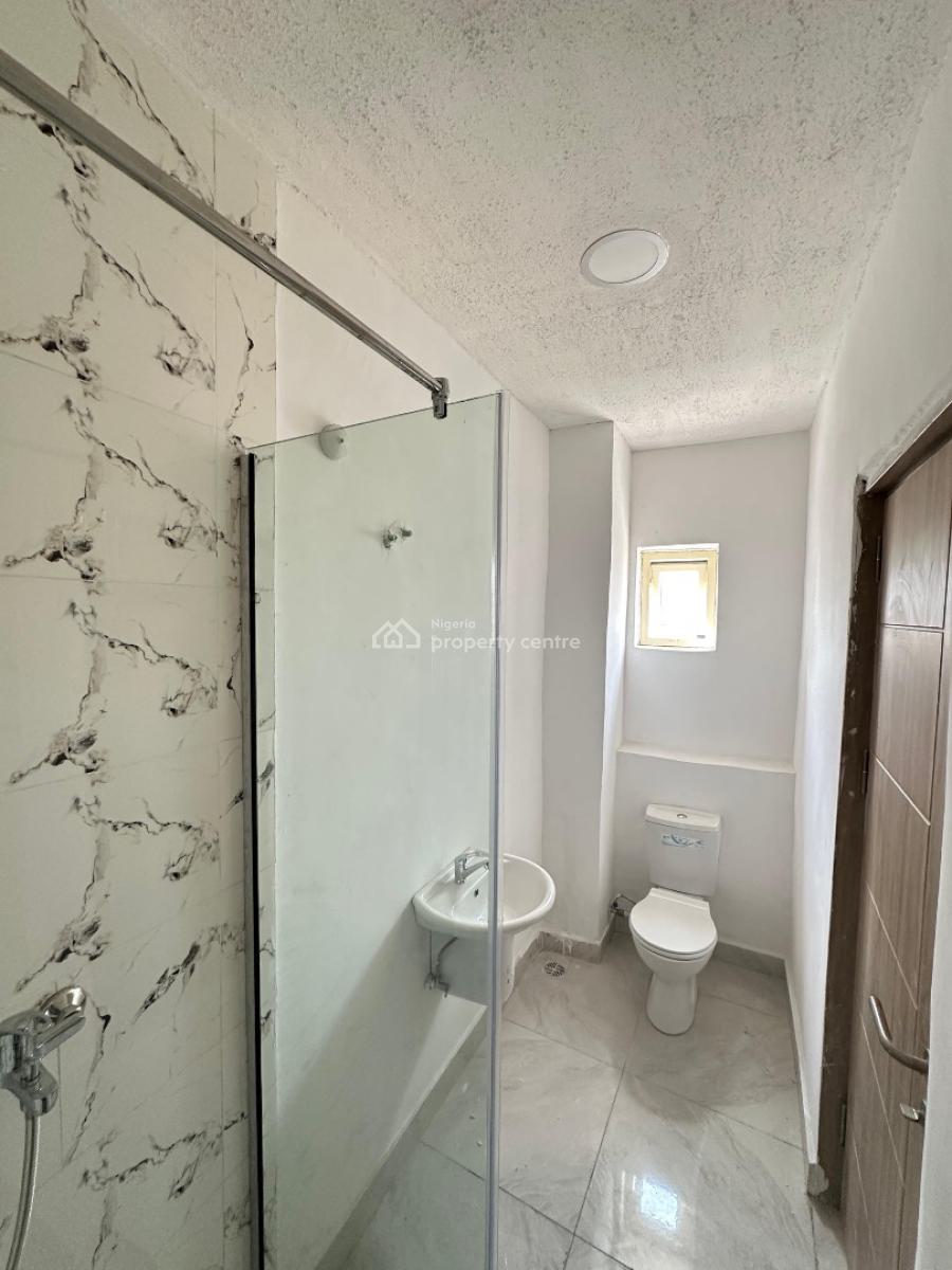 Spacious 2 Bedroom Apartment, Off Freedom Way, Lekki Phase 1, Lekki, Lagos, Flat / Apartment for Rent