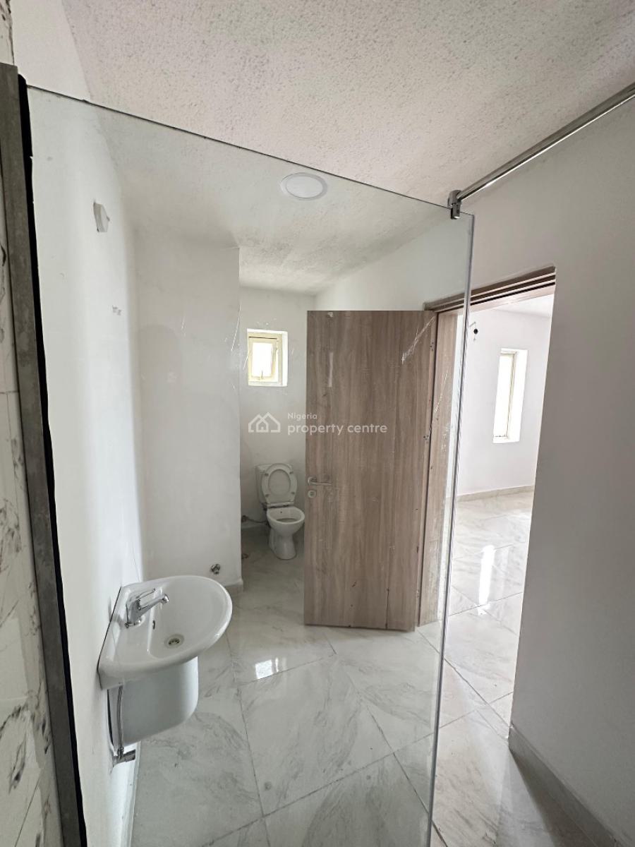 Spacious 2 Bedroom Apartment, Off Freedom Way, Lekki Phase 1, Lekki, Lagos, Flat / Apartment for Rent