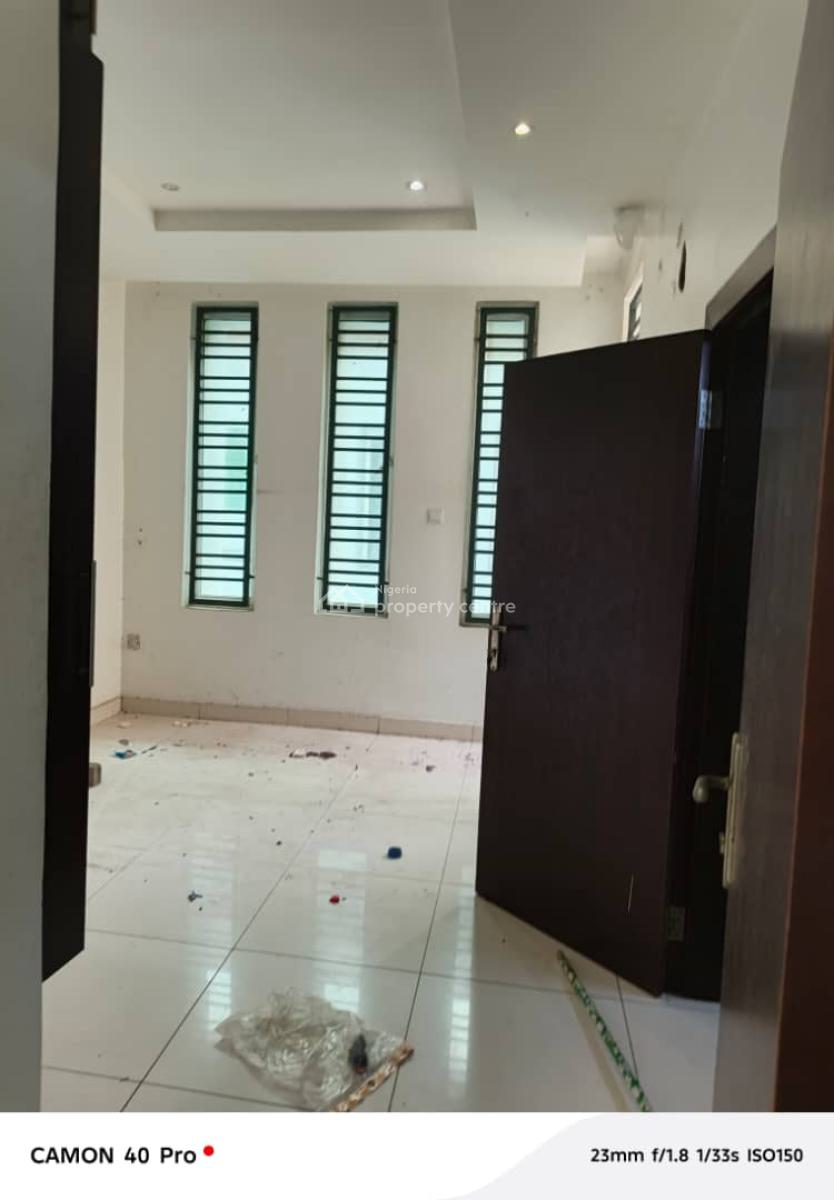 Massive 3 Bedrooms Flat Upstairs, Grenadine Estate Monastery Road Sangotedo, Ajah, Lagos, Flat / Apartment for Rent