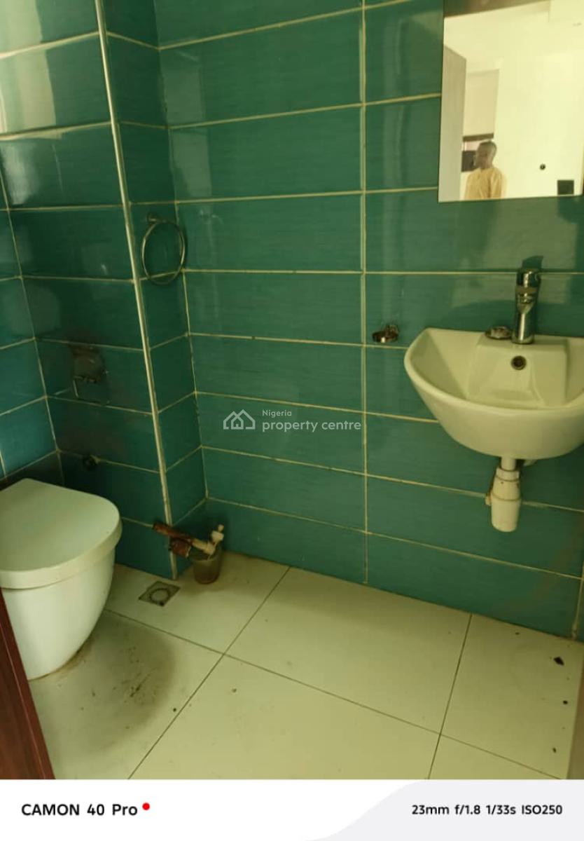 Massive 3 Bedrooms Flat Upstairs, Grenadine Estate Monastery Road Sangotedo, Ajah, Lagos, Flat / Apartment for Rent