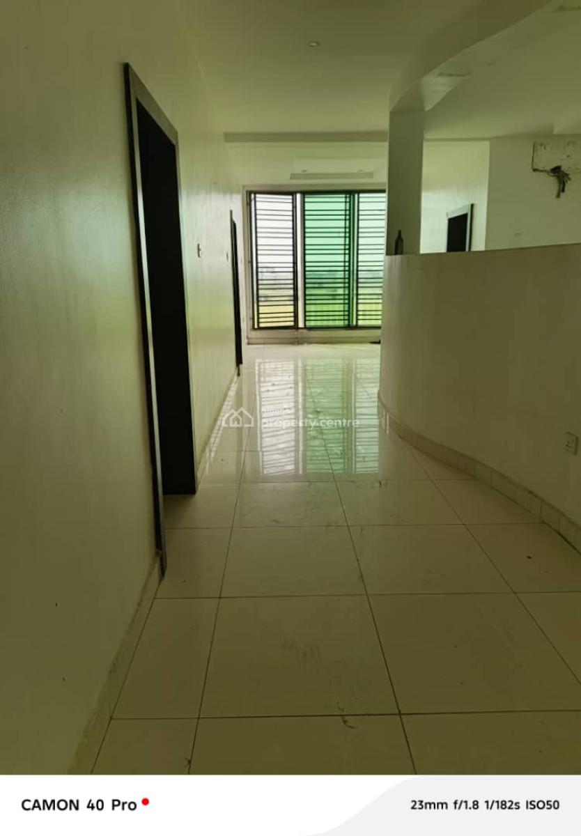 Massive 3 Bedrooms Flat Upstairs, Grenadine Estate Monastery Road Sangotedo, Ajah, Lagos, Flat / Apartment for Rent