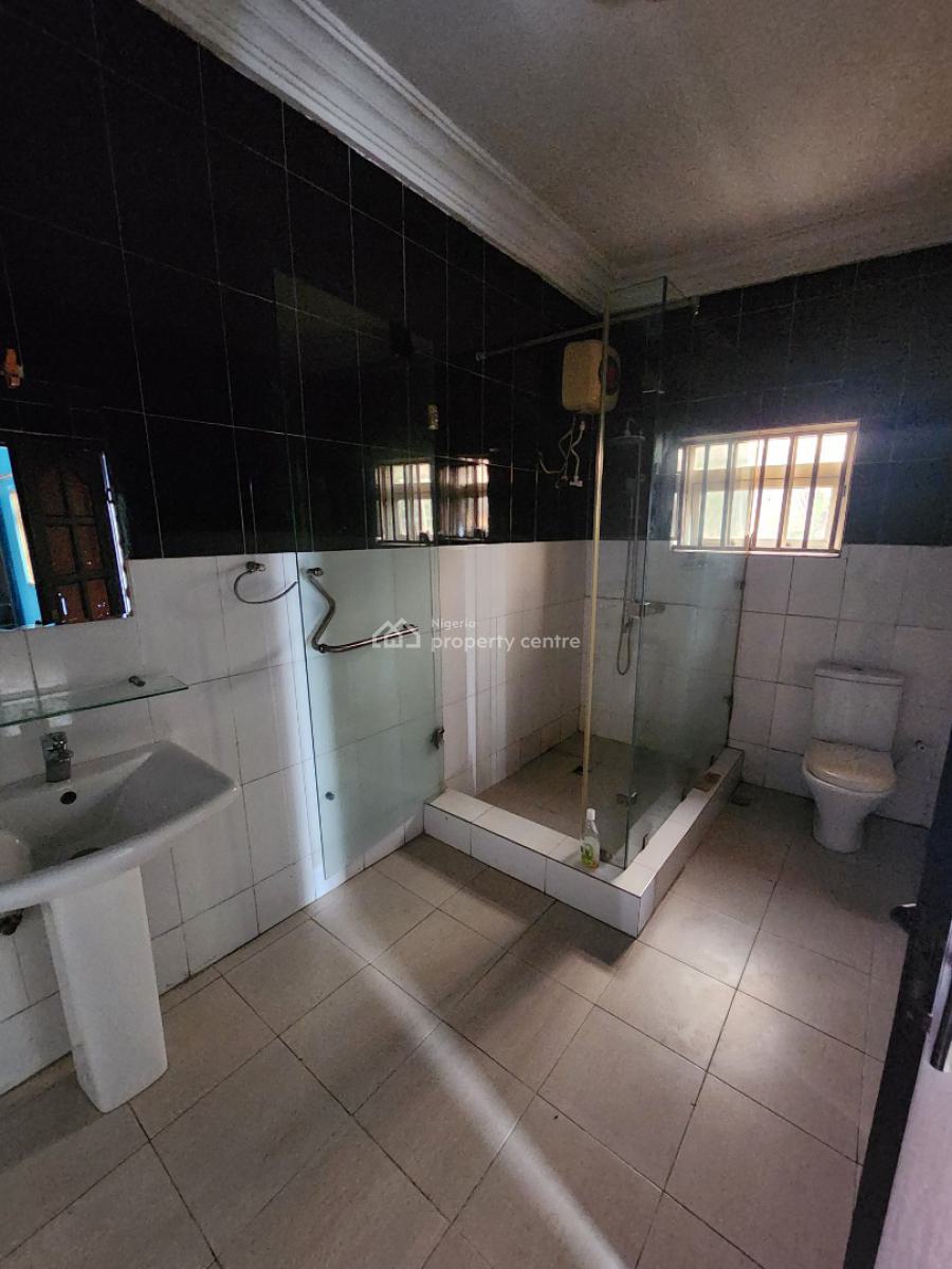 Well-maintained 5-bedroom Semi-detached Duplex with Bq, Off Falolu, Masha, Surulere, Lagos, Semi-detached Duplex for Sale