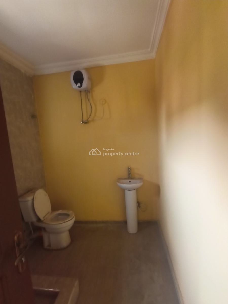 Newly Renovated Spacious 2 Bedroom Apartment, Sagamu, Ogun, Flat / Apartment for Rent