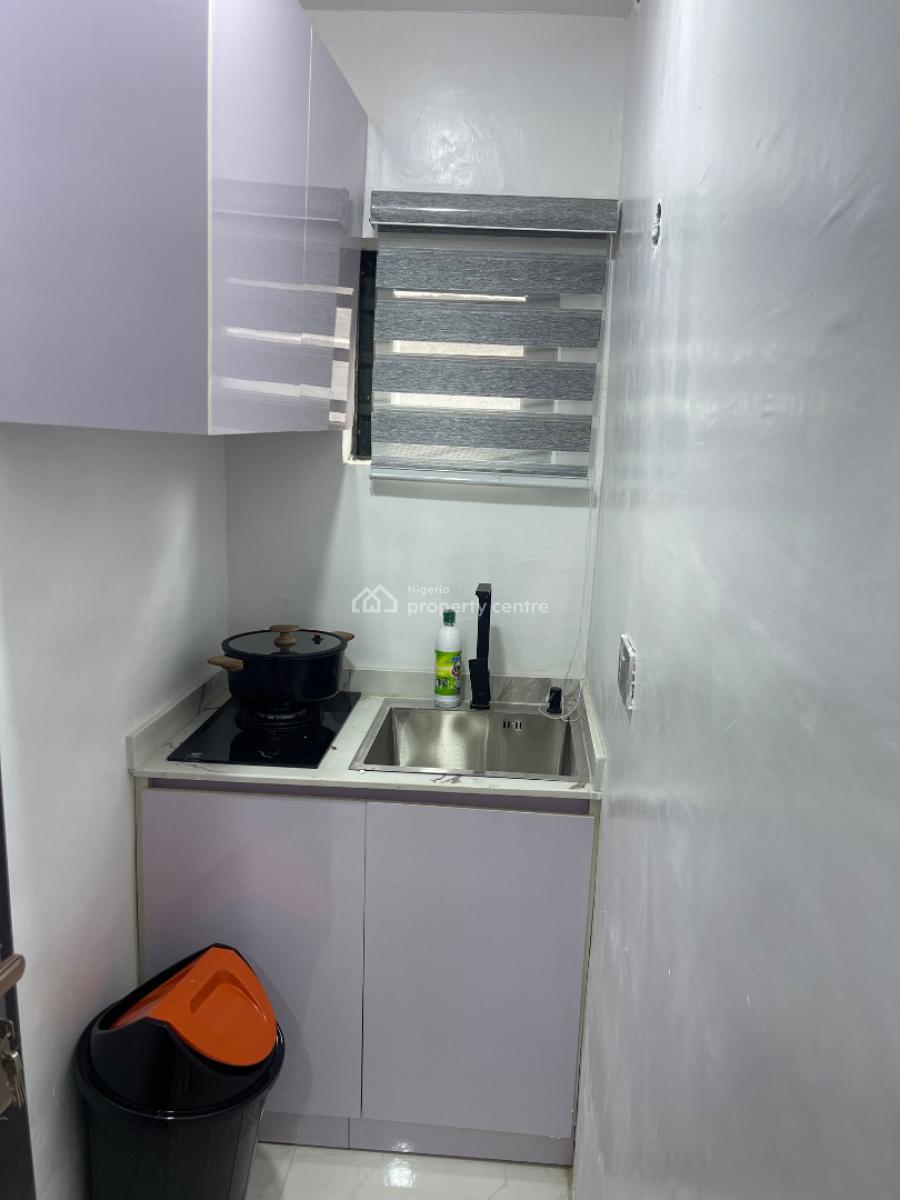 White House Studio Apartment, Oba Babinton Ashaye Crescent,, Omole Phase 1, Ikeja, Lagos, Self Contain (single Rooms) Short Let