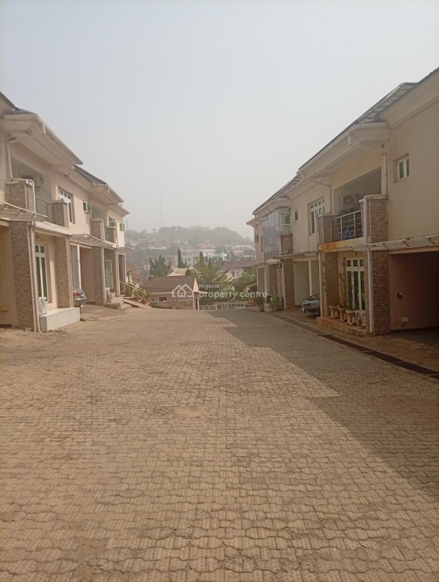 Spacious 3 Bedroom Terraced Duplex with a Bq, Asokoro District, Abuja, Terraced Duplex for Rent