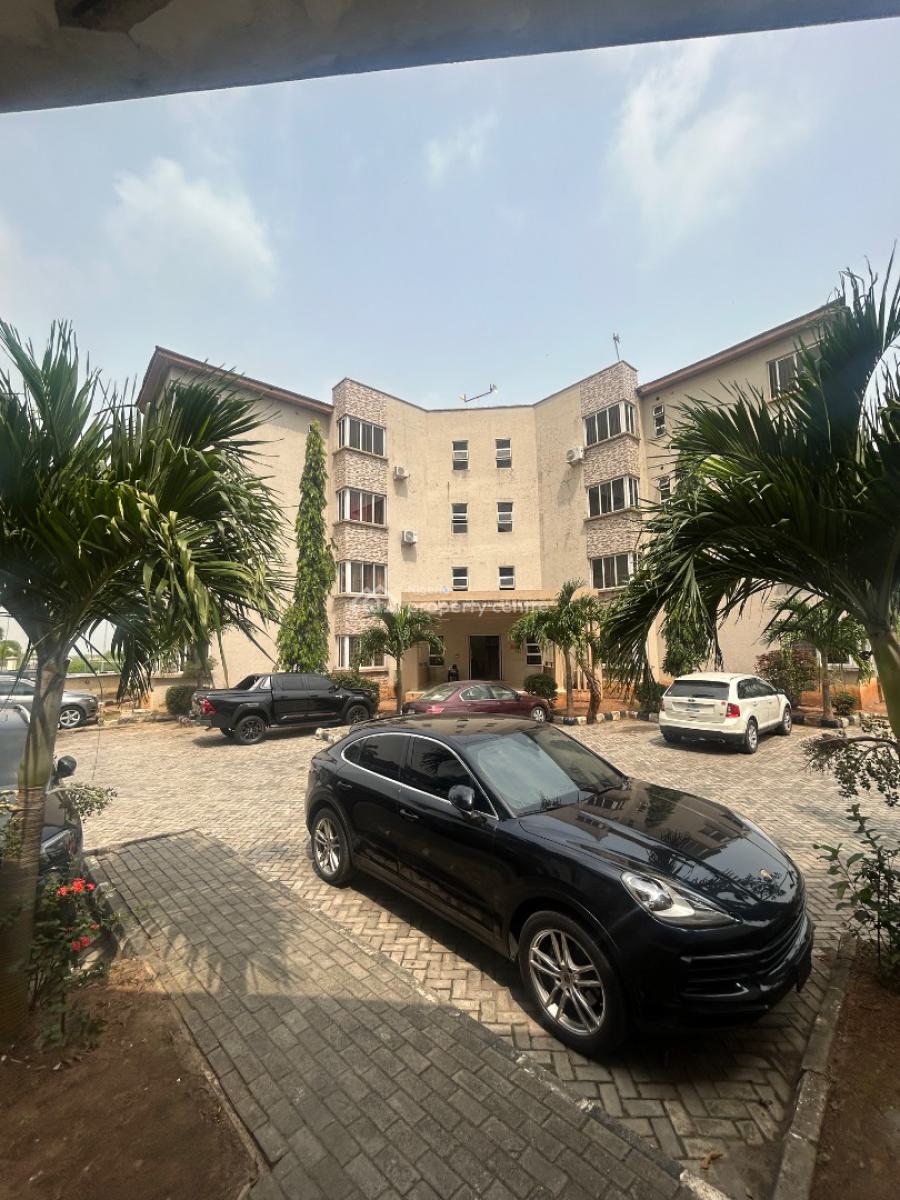 Well Maintained, Serviced Three Bedroom Apartment, Pinnock Beach Estate, Osapa, Lekki, Lagos, Flat / Apartment for Rent