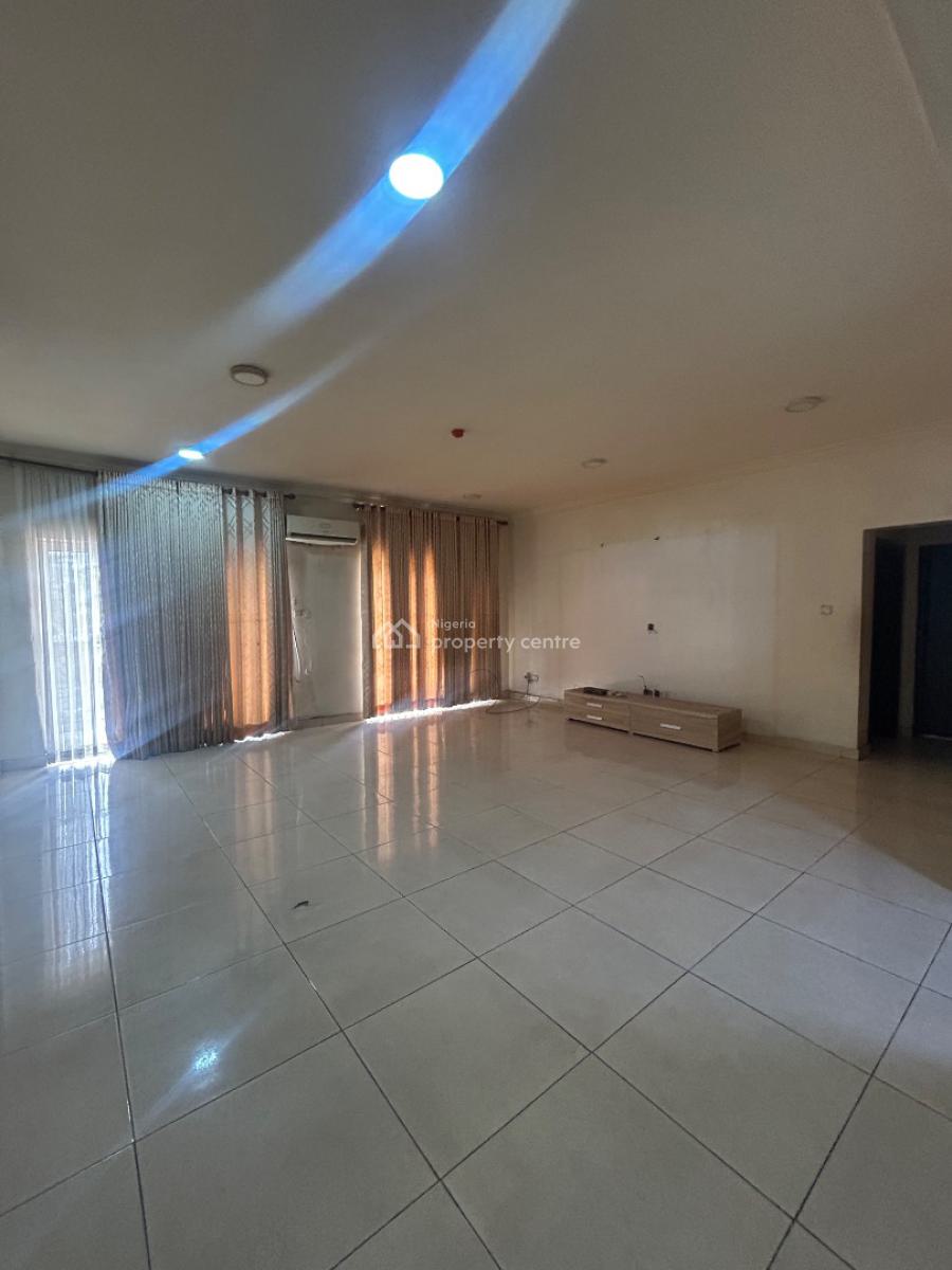 Well Maintained, Serviced Three Bedroom Apartment, Pinnock Beach Estate, Osapa, Lekki, Lagos, Flat / Apartment for Rent