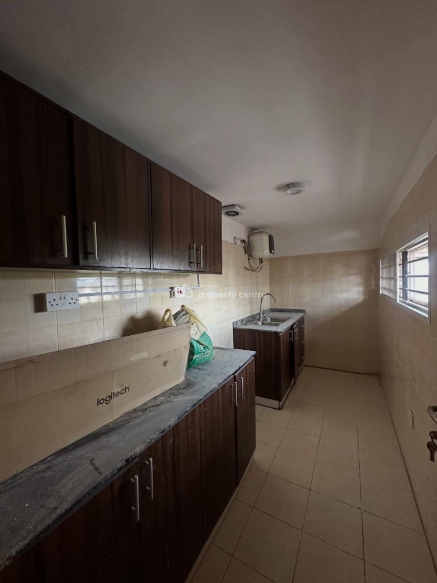 Spacious Mini Flat with Large Compound, Lekki Phase 1, Lekki, Lagos, Mini Flat (room and Parlour) for Rent