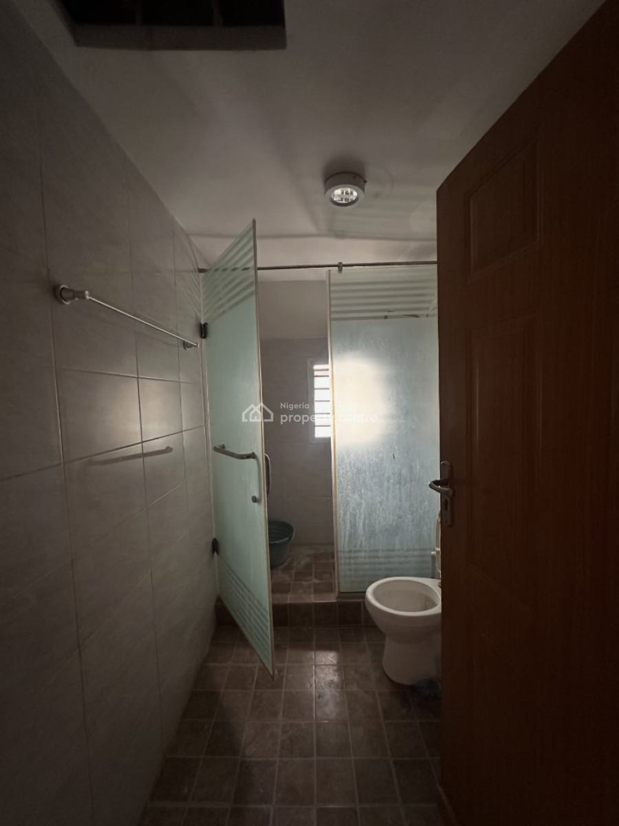 Spacious Mini Flat with Large Compound, Lekki Phase 1, Lekki, Lagos, Mini Flat (room and Parlour) for Rent