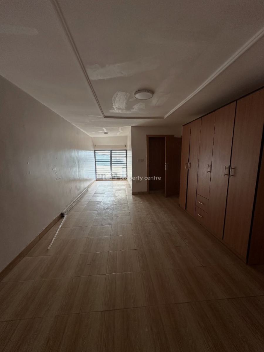 Spacious Mini Flat with Large Compound, Lekki Phase 1, Lekki, Lagos, Mini Flat (room and Parlour) for Rent