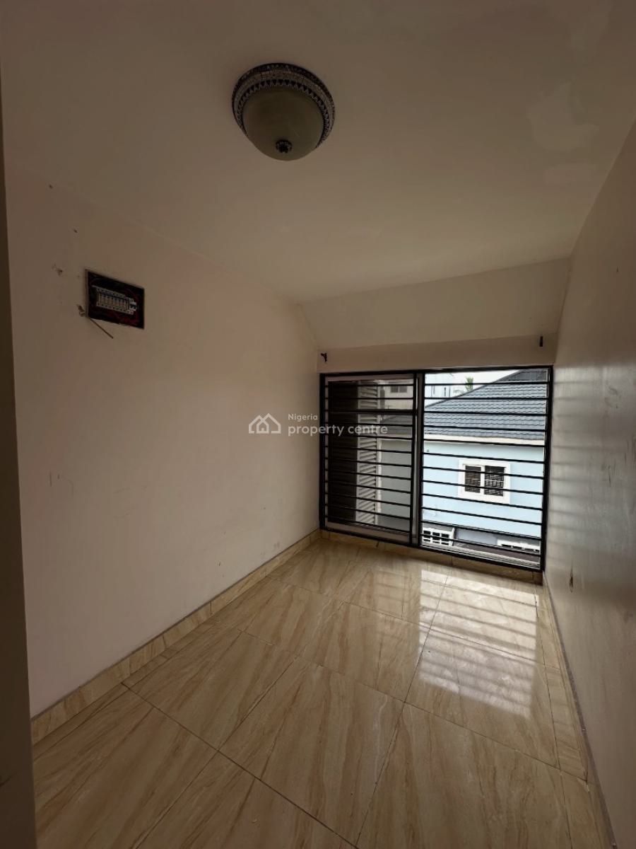 Spacious Mini Flat with Large Compound, Lekki Phase 1, Lekki, Lagos, Mini Flat (room and Parlour) for Rent