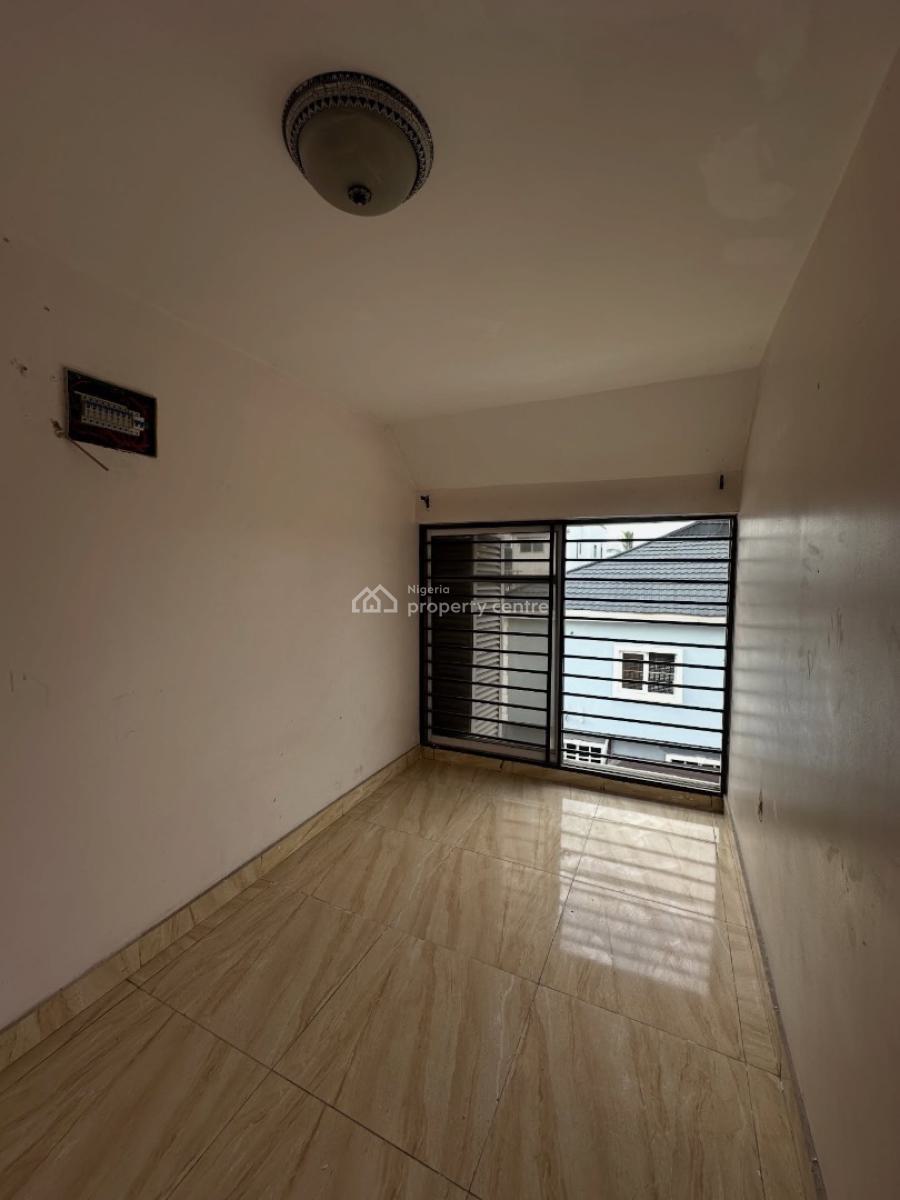 Spacious Mini Flat with Large Compound, Lekki Phase 1, Lekki, Lagos, Mini Flat (room and Parlour) for Rent