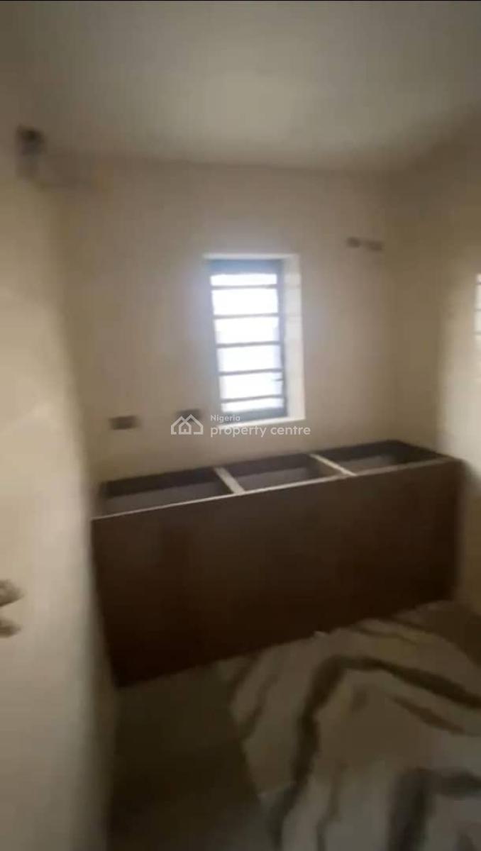 Lovely 2 Bedroom Flat, Off Ilupeju Bye Pass, Ilupeju, Lagos, Flat / Apartment for Rent