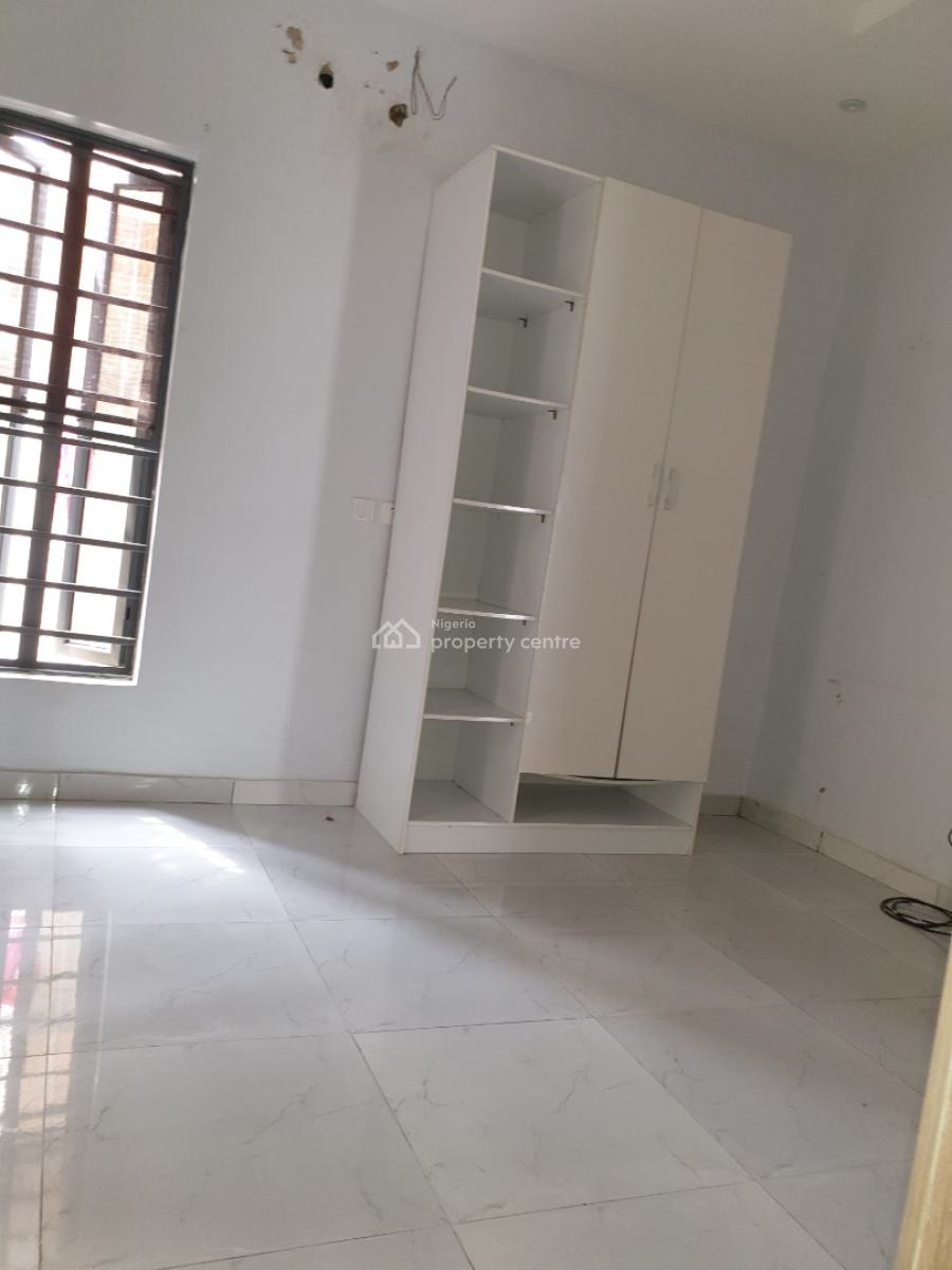 Spacious 2 Bedroom Flat, Salem Ilasan, Ikate, Lekki, Lagos, Flat / Apartment for Rent