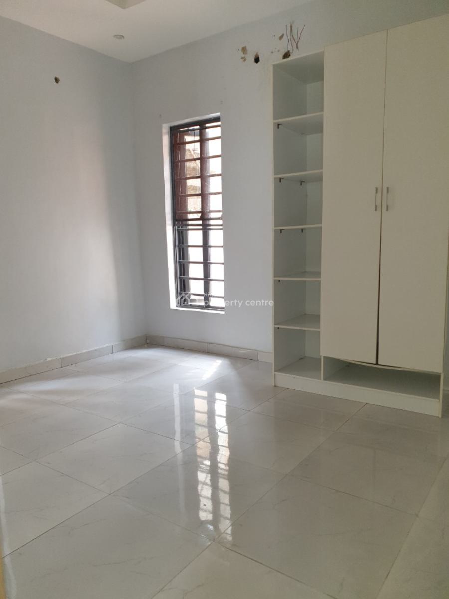 Spacious 2 Bedroom Flat, Salem Ilasan, Ikate, Lekki, Lagos, Flat / Apartment for Rent