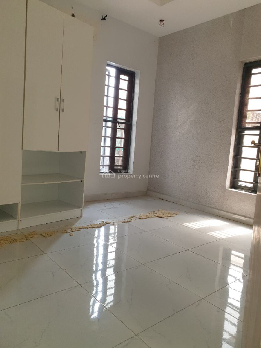 Spacious 2 Bedroom Flat, Salem Ilasan, Ikate, Lekki, Lagos, Flat / Apartment for Rent