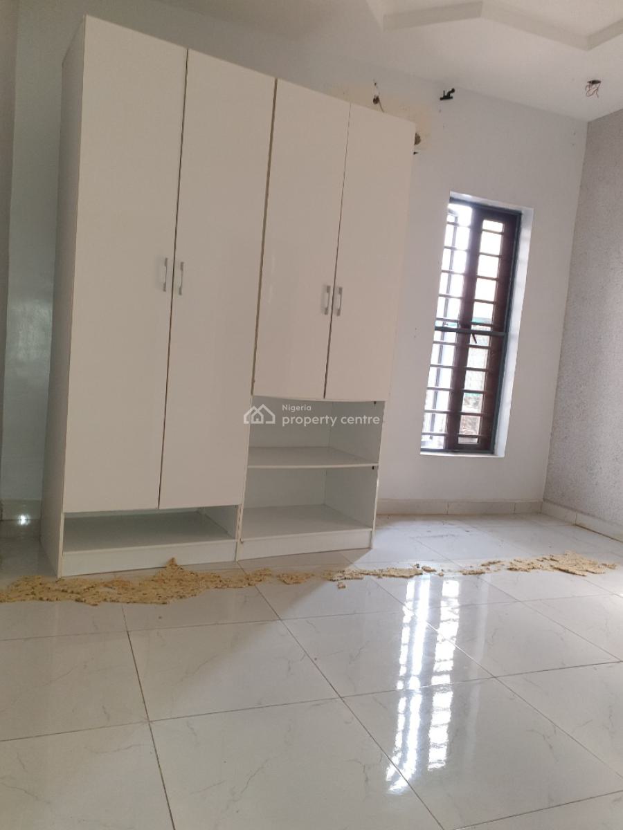 Spacious 2 Bedroom Flat, Salem Ilasan, Ikate, Lekki, Lagos, Flat / Apartment for Rent