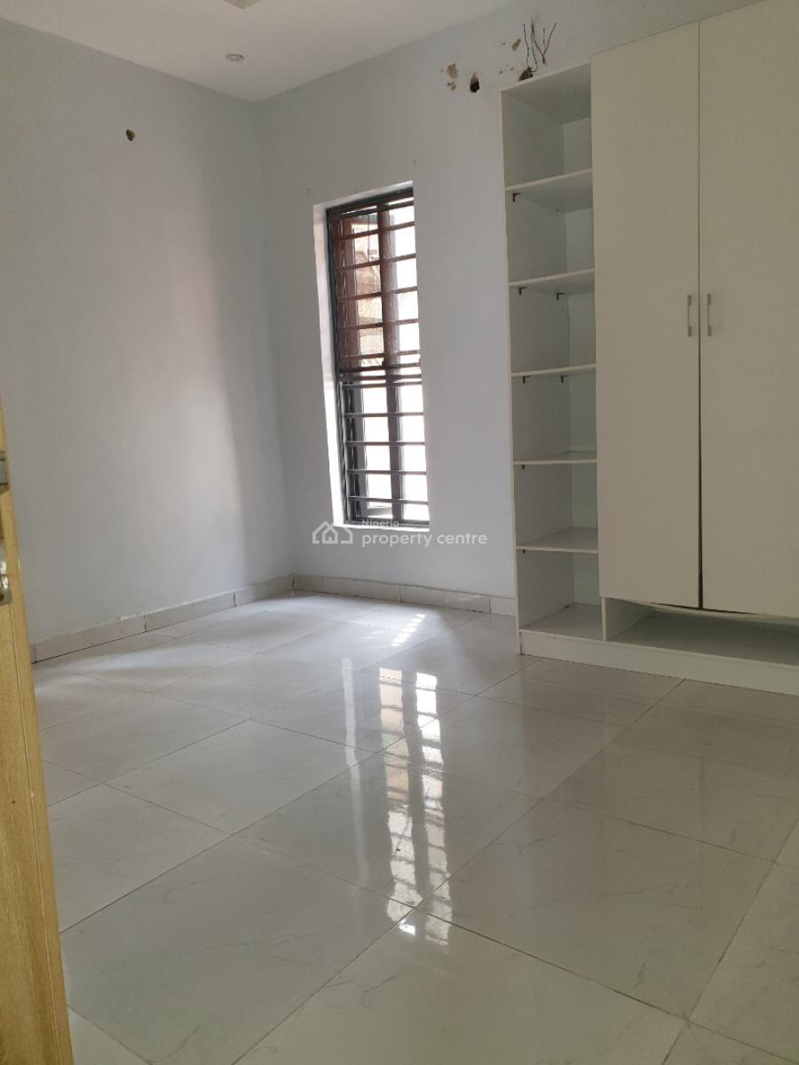 Spacious 2 Bedroom Flat, Salem Ilasan, Ikate, Lekki, Lagos, Flat / Apartment for Rent