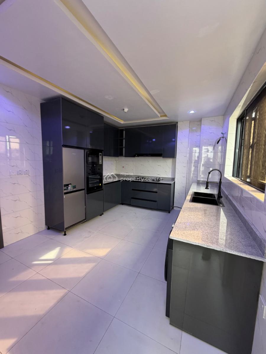 Spacious 2 Bedroom Apartment  with Swimming Pool, Right, Lekki Phase 1, Lekki, Lagos, Flat / Apartment for Sale