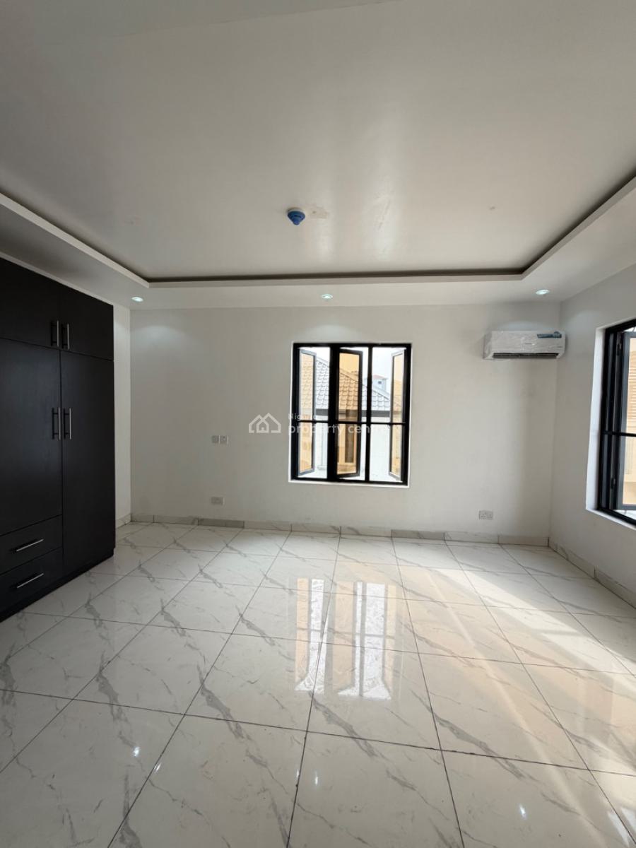 Spacious 2 Bedroom Apartment  with Swimming Pool, Right, Lekki Phase 1, Lekki, Lagos, Flat / Apartment for Sale