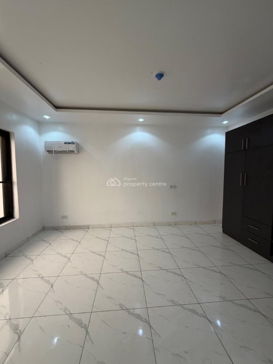 Spacious 2 Bedroom Apartment  with Swimming Pool, Right, Lekki Phase 1, Lekki, Lagos, Flat / Apartment for Sale