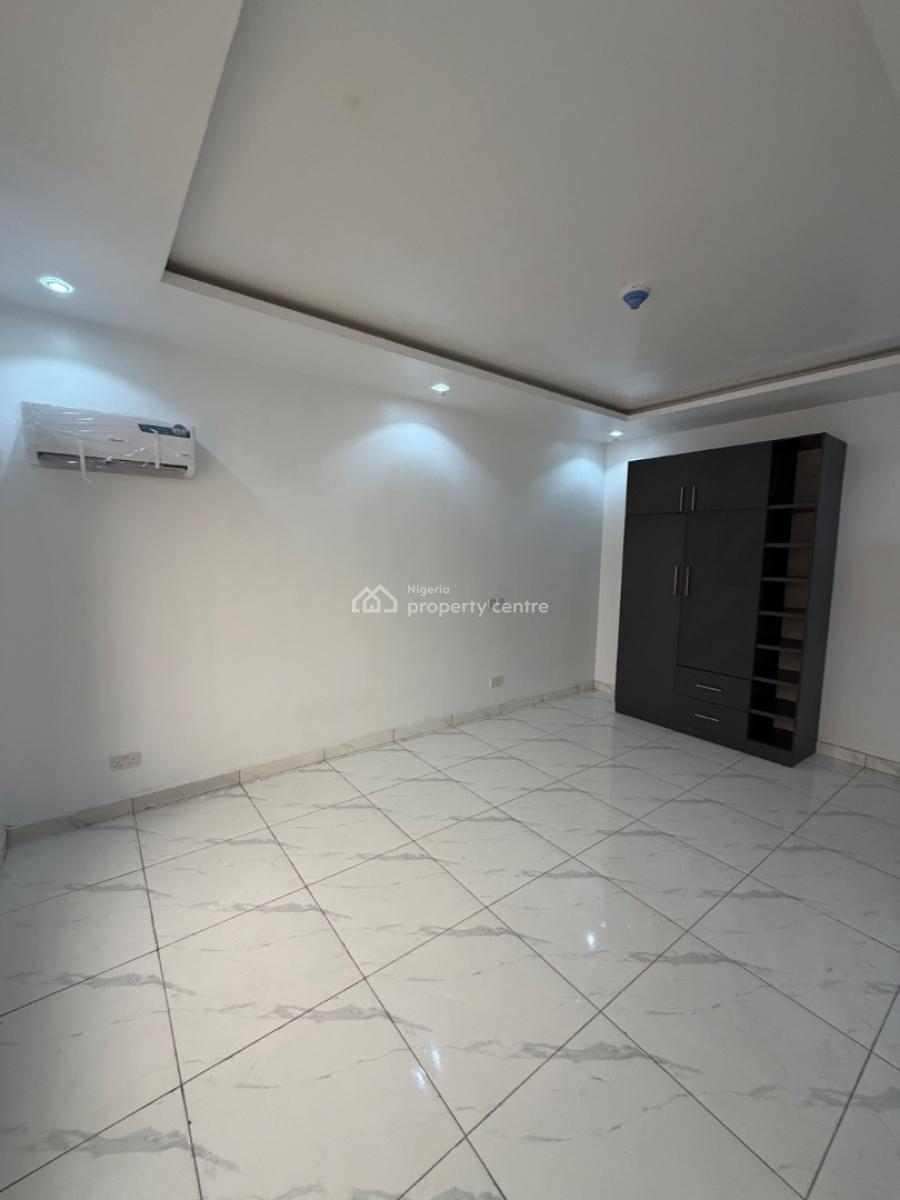 Spacious 2 Bedroom Apartment  with Swimming Pool, Right, Lekki Phase 1, Lekki, Lagos, Flat / Apartment for Sale