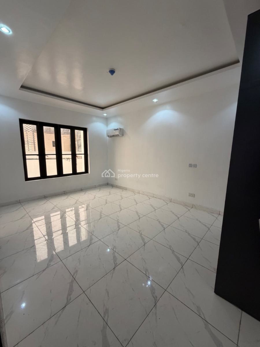 Spacious 2 Bedroom Apartment  with Swimming Pool, Right, Lekki Phase 1, Lekki, Lagos, Flat / Apartment for Sale