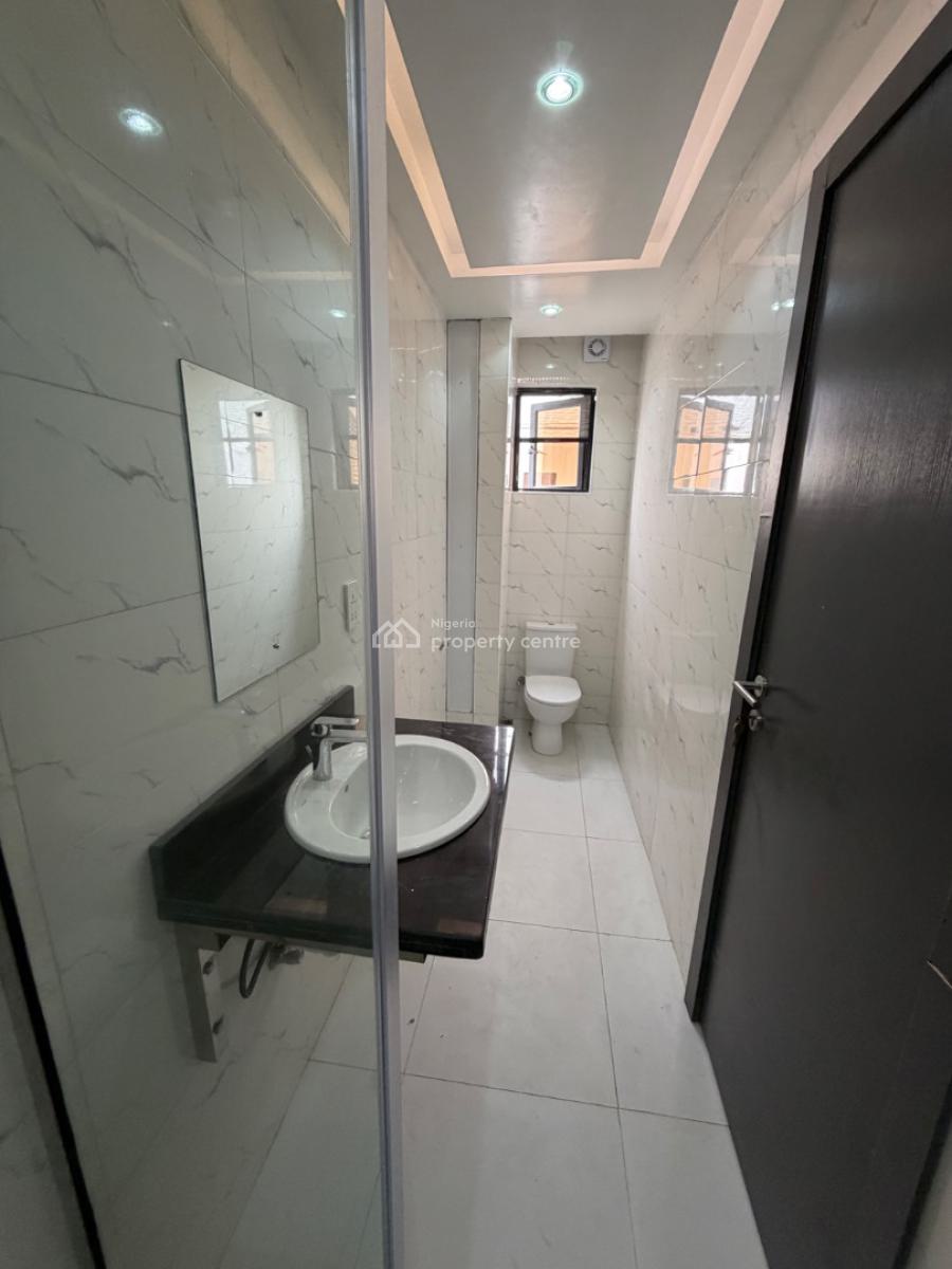 Spacious 2 Bedroom Apartment  with Swimming Pool, Right, Lekki Phase 1, Lekki, Lagos, Flat / Apartment for Sale