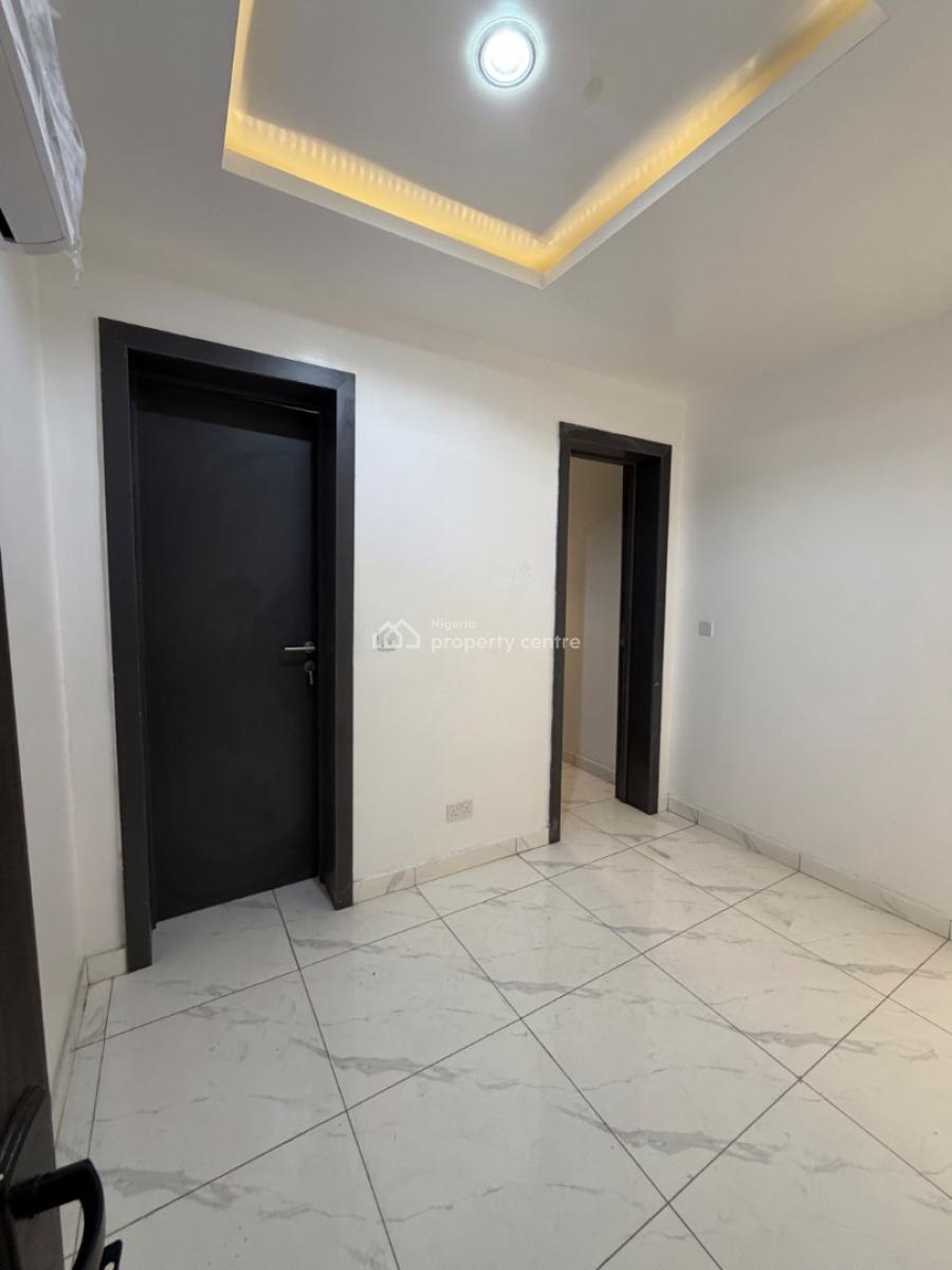 Spacious 2 Bedroom Apartment  with Swimming Pool, Right, Lekki Phase 1, Lekki, Lagos, Flat / Apartment for Sale