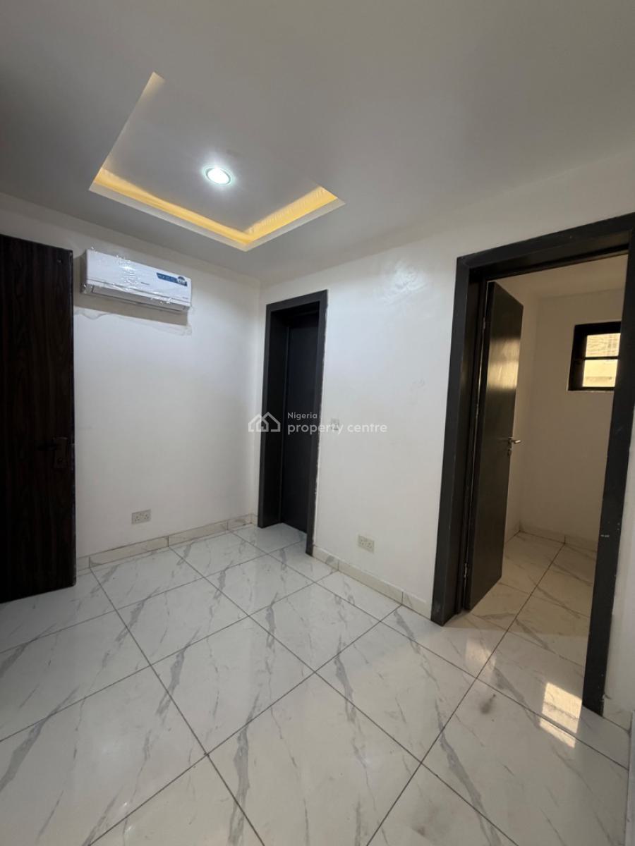 Spacious 2 Bedroom Apartment  with Swimming Pool, Right, Lekki Phase 1, Lekki, Lagos, Flat / Apartment for Sale