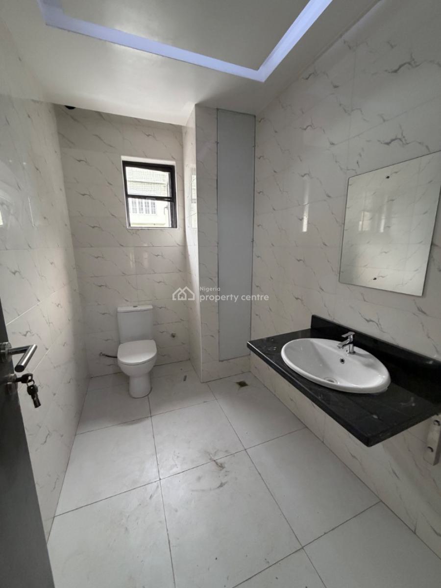 Spacious 2 Bedroom Apartment  with Swimming Pool, Right, Lekki Phase 1, Lekki, Lagos, Flat / Apartment for Sale