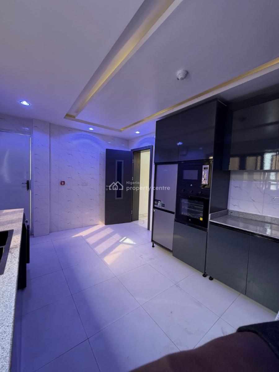 Spacious 2 Bedroom Apartment  with Swimming Pool, Right, Lekki Phase 1, Lekki, Lagos, Flat / Apartment for Sale